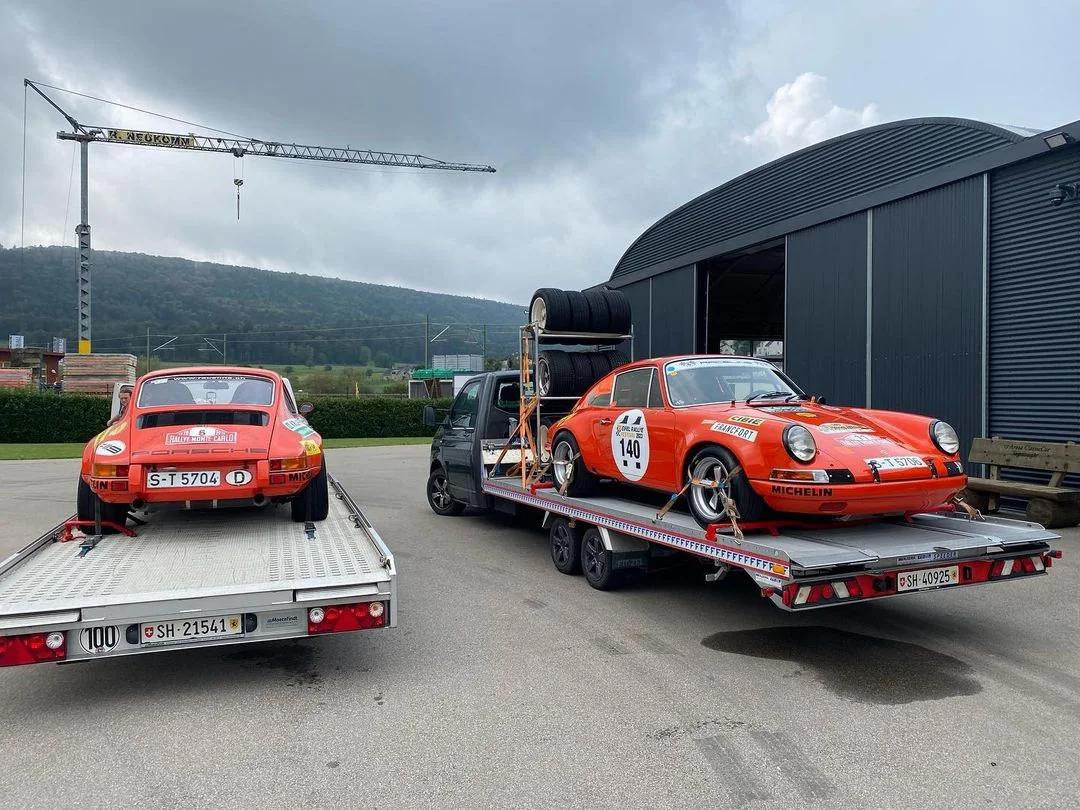 A gauche, avec 911 030 0003